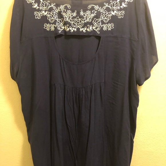 Torrid challis hi-lo embroidered top - Picture 2 of 3